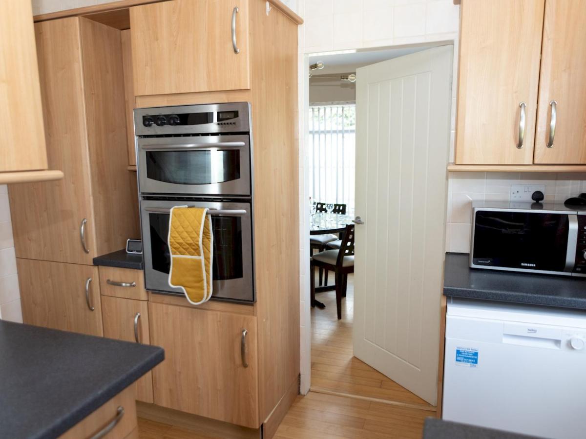 Pass The Keys Amazing 4 Bedroom Property- Hot Tub & Sea Views Scarborough Esterno foto